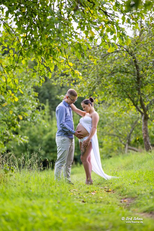 Dirk-Salomon-Fotografie_FOSAVIS-H905-6D_2770_Babybauch.jpg